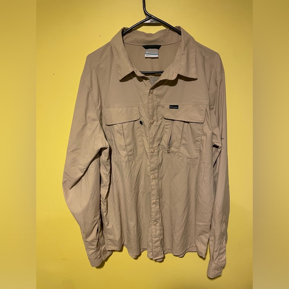 Columbia Men’s Button Up Size L